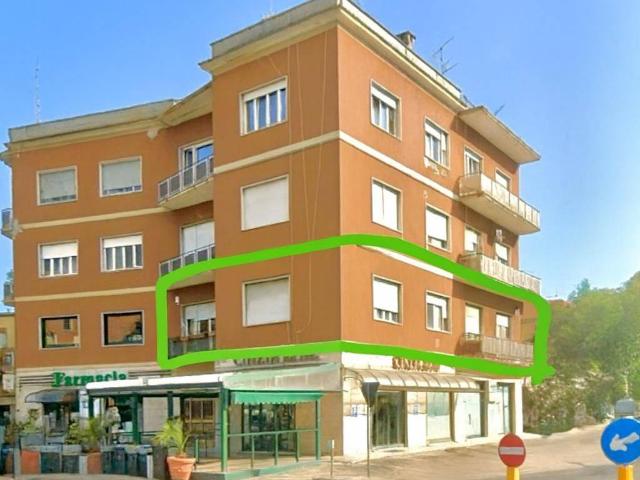 Locale Commerciale in affitto a Frosinone, Lazio
