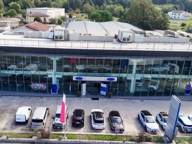 Locale Commerciale in affitto a Frosinone, Lazio