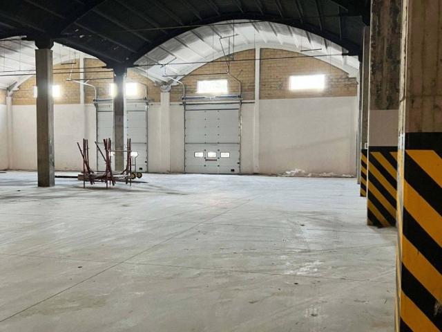 Locale Commerciale in affitto a Frosinone, Lazio