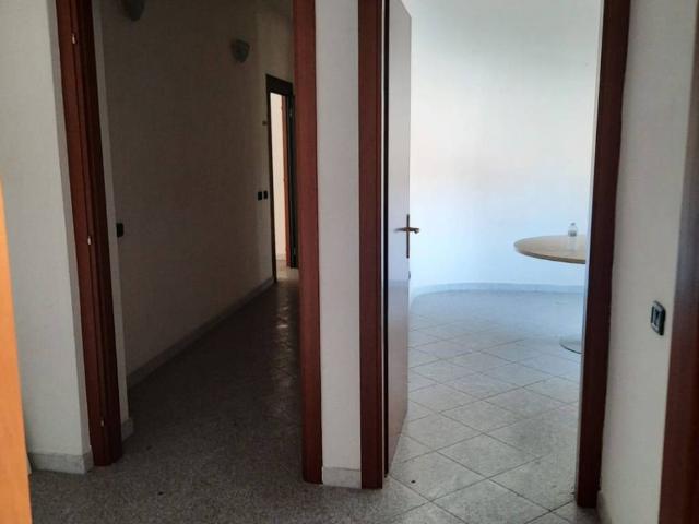 Locale Commerciale in affitto a Frosinone, Lazio