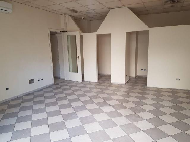 Locale Commerciale in affitto a De Matthaeis, Frosinone