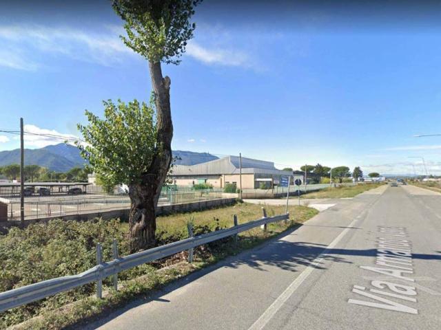 Locale Commerciale in affitto a Frosinone, Lazio