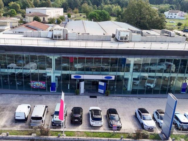 Locale Commerciale in affitto a Frosinone, Lazio