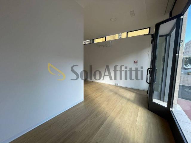 Locale Commerciale in affitto a Frosinone, Lazio