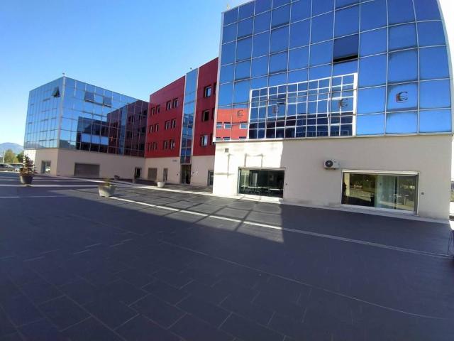 Locale Commerciale in affitto a Frosinone, Lazio