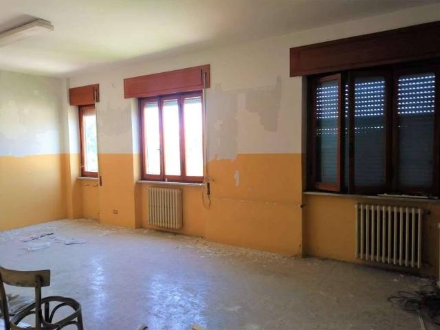 Locale Commerciale in affitto a De Matthaeis, Frosinone