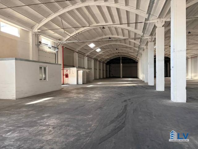 Locale Commerciale in affitto a Frosinone, Lazio