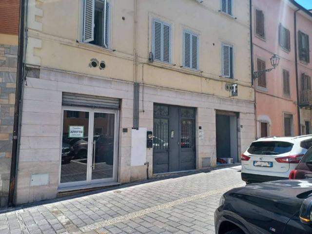 Locale Commerciale in affitto a Centro Storico, Frosinone