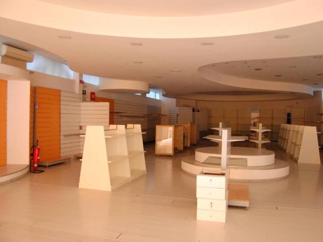 Locale Commerciale in affitto a Piemonte, Alessandria