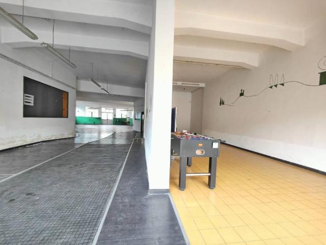 Locale Commerciale in affitto a Unione dei Comuni Circondario dell'Empolese Valdelsa, Fucecchio