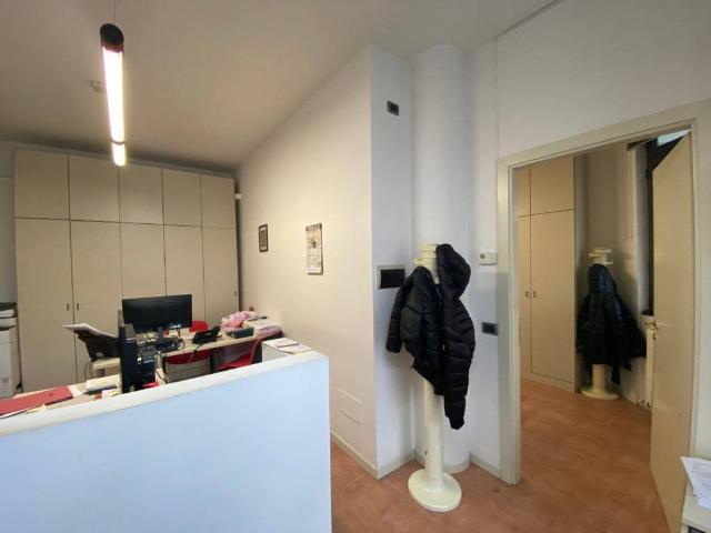 Locale Commerciale in affitto a Marche, Pesaro E Urbino