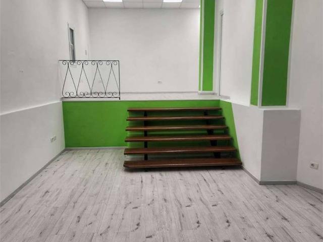 Locale Commerciale in affitto a Marche, Pesaro E Urbino