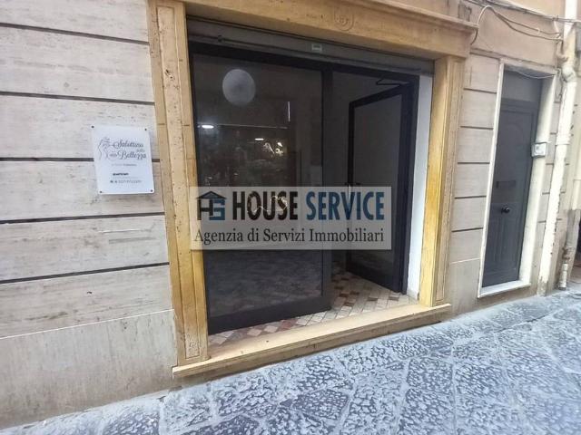 Locale Commerciale in affitto a Gaeta, Lazio