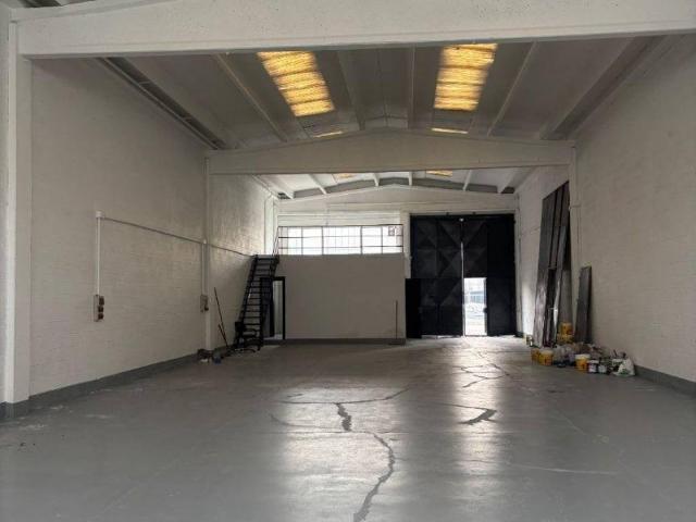 Locale Commerciale in affitto a Unione dei Comuni I Fontanili, Gaggiano