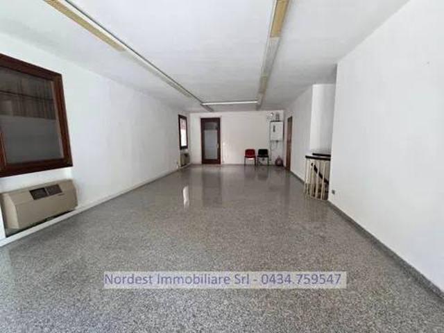 Locale Commerciale in affitto a Gaiarine, Veneto