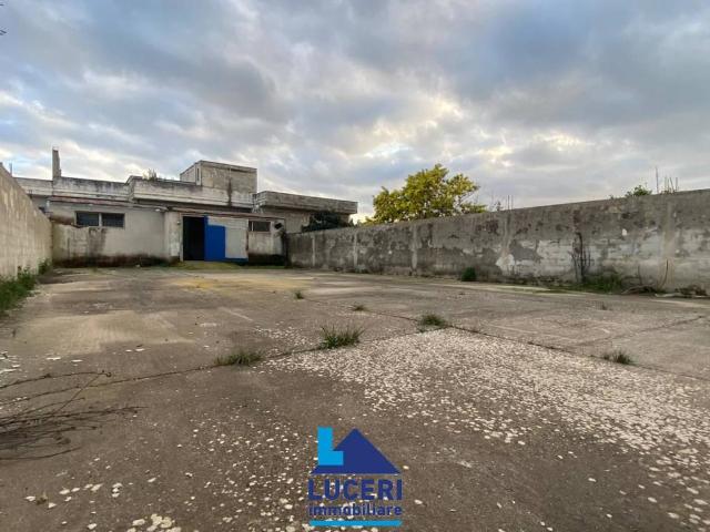 Locale Commerciale in affitto a Puglia, Lecce