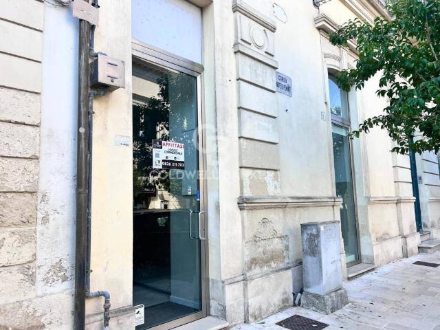 Locale Commerciale in affitto a Puglia, Lecce