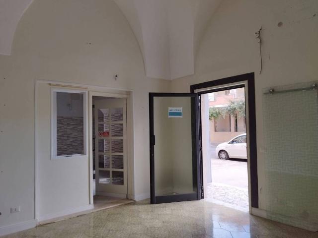 Locale Commerciale in affitto a Puglia, Lecce