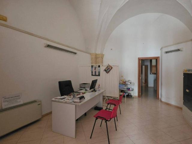 Locale Commerciale in affitto a Puglia, Lecce