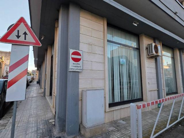 Locale Commerciale in vendita a Puglia, Lecce