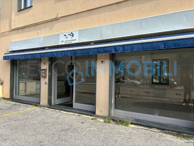 Locale Commerciale in affitto a Galbiate, Lecco