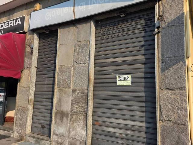 Locale Commerciale in affitto a Centro, Gallarate