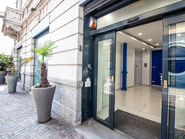 Locale Commerciale in affitto a Centro, Gallarate