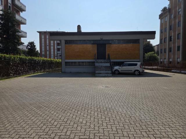 Locale Commerciale in affitto a Ronchi, Gallarate