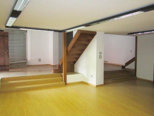 Locale Commerciale in affitto a Centro, Gallarate