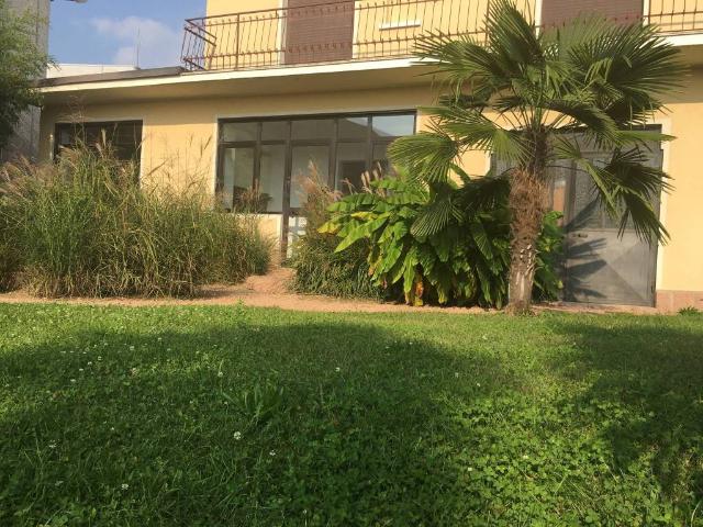 Locale Commerciale in affitto a Madonna in Campagna, Gallarate