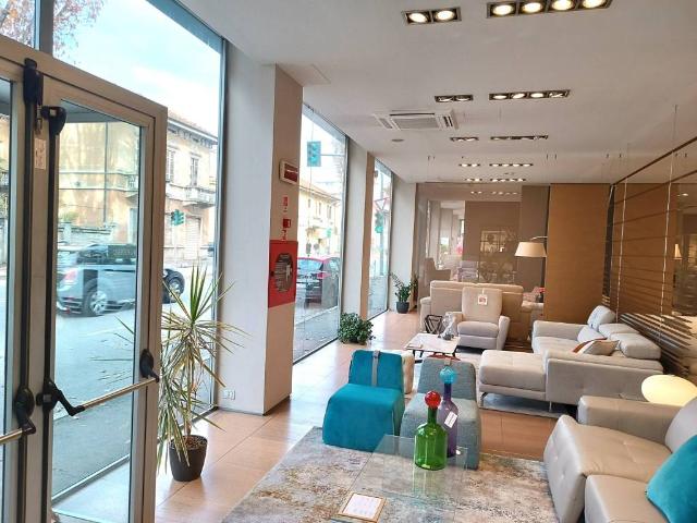 Locale Commerciale in affitto a Arnate, Gallarate