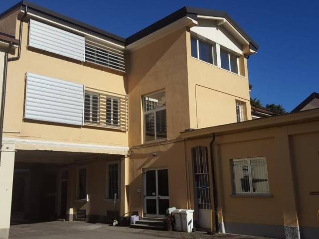 Locale Commerciale in affitto a Sciarè, Gallarate