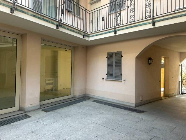 Locale Commerciale in affitto a Centro, Gallarate