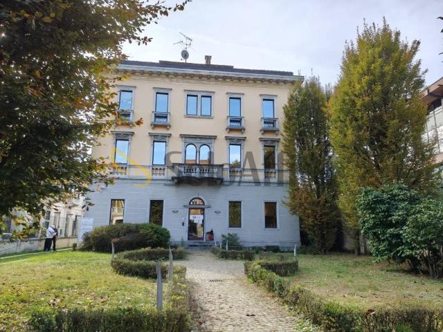 Locale Commerciale in affitto a Centro, Gallarate