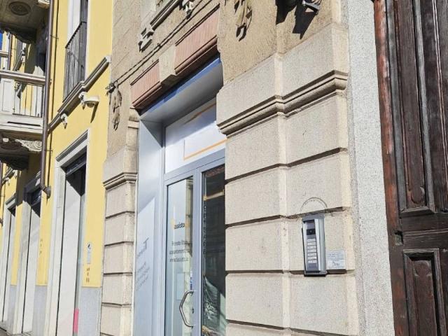 Locale Commerciale in affitto a Centro, Gallarate