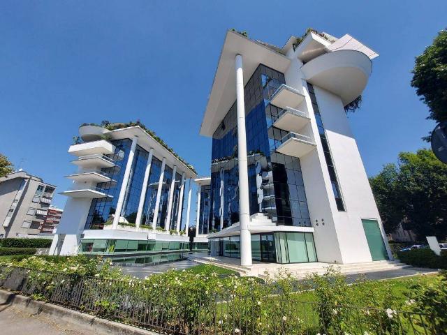 Locale Commerciale in affitto a Arnate, Gallarate