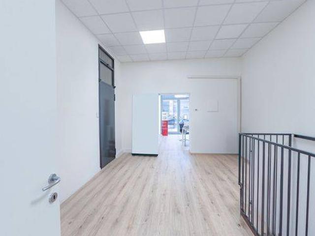 Locale Commerciale in affitto a Centro, Gallarate