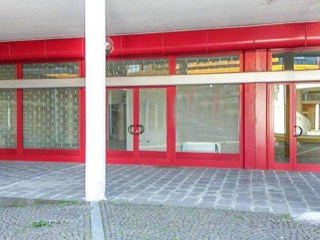 Locale Commerciale in affitto a Sciarè, Gallarate