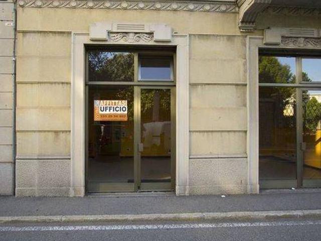 Locale Commerciale in affitto a Centro, Gallarate
