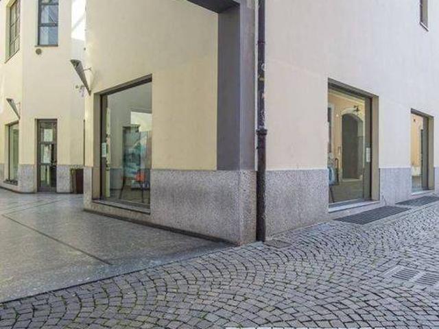 Locale Commerciale in affitto a Centro, Gallarate
