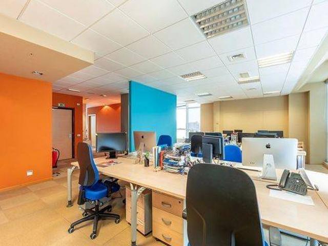 Locale Commerciale in affitto a Centro, Gallarate