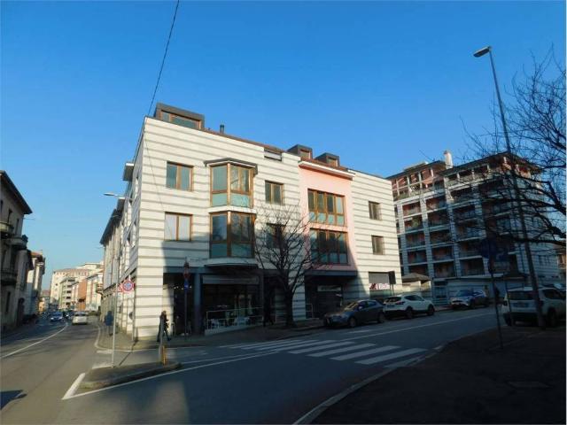 Locale Commerciale in affitto a Centro, Gallarate