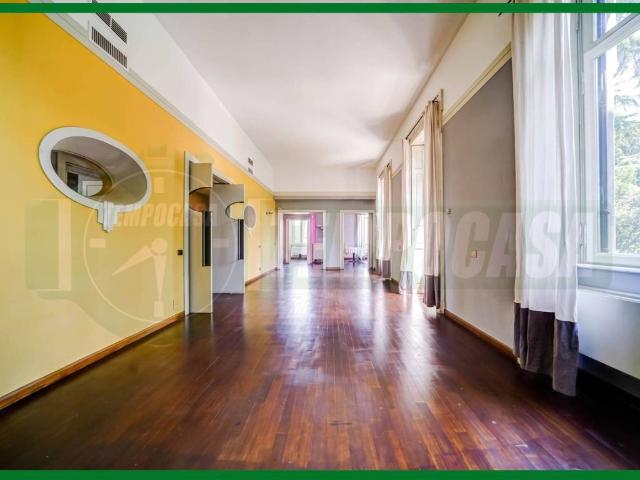 Locale Commerciale in affitto a Centro, Gallarate