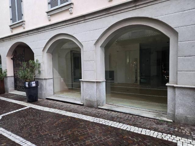 Locale Commerciale in affitto a Centro, Gallarate