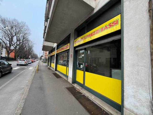 Locale Commerciale in affitto a Arnate, Gallarate