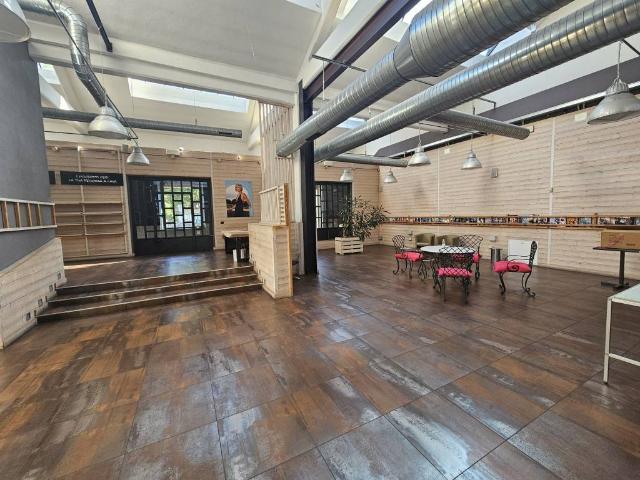 Locale Commerciale in vendita a Arnate, Gallarate