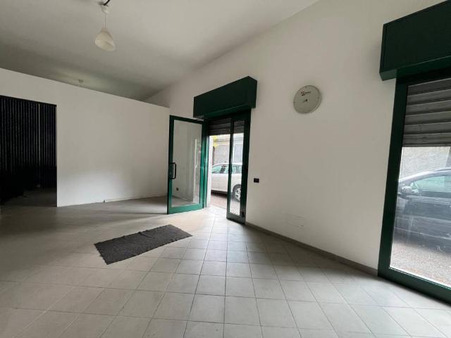 Locale Commerciale in affitto a Bettolino, Gallarate