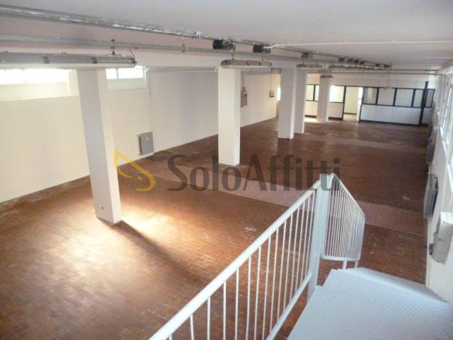 Locale Commerciale in affitto a Crenna, Gallarate