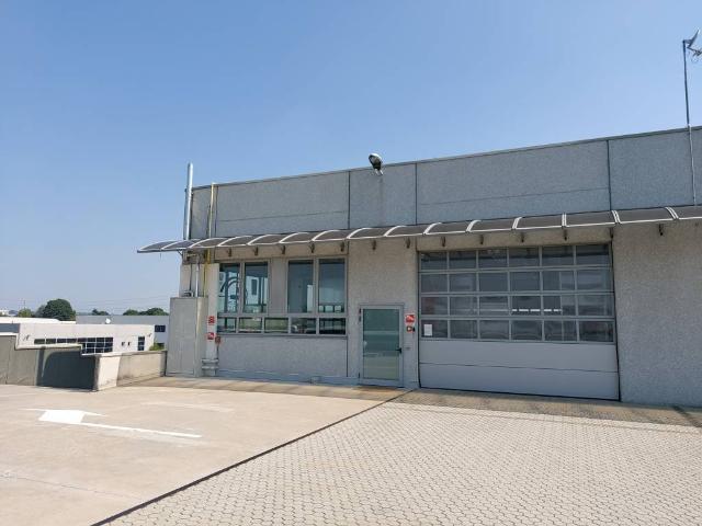 Locale Commerciale in affitto a Madonna in Campagna, Gallarate