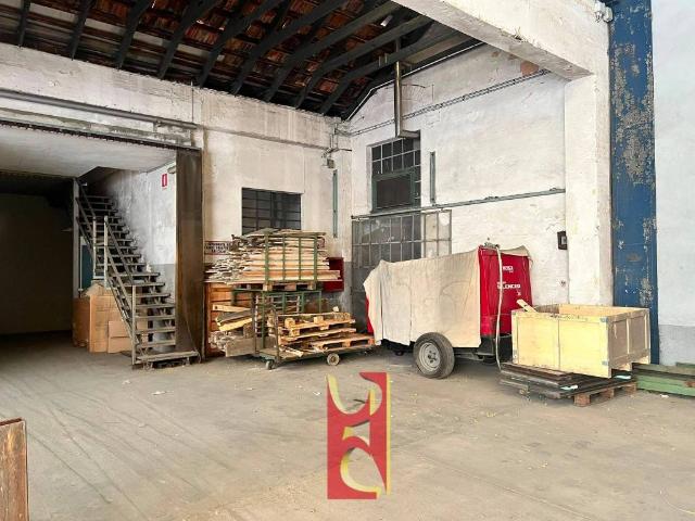 Locale Commerciale in affitto a Gallarate, Lombardia